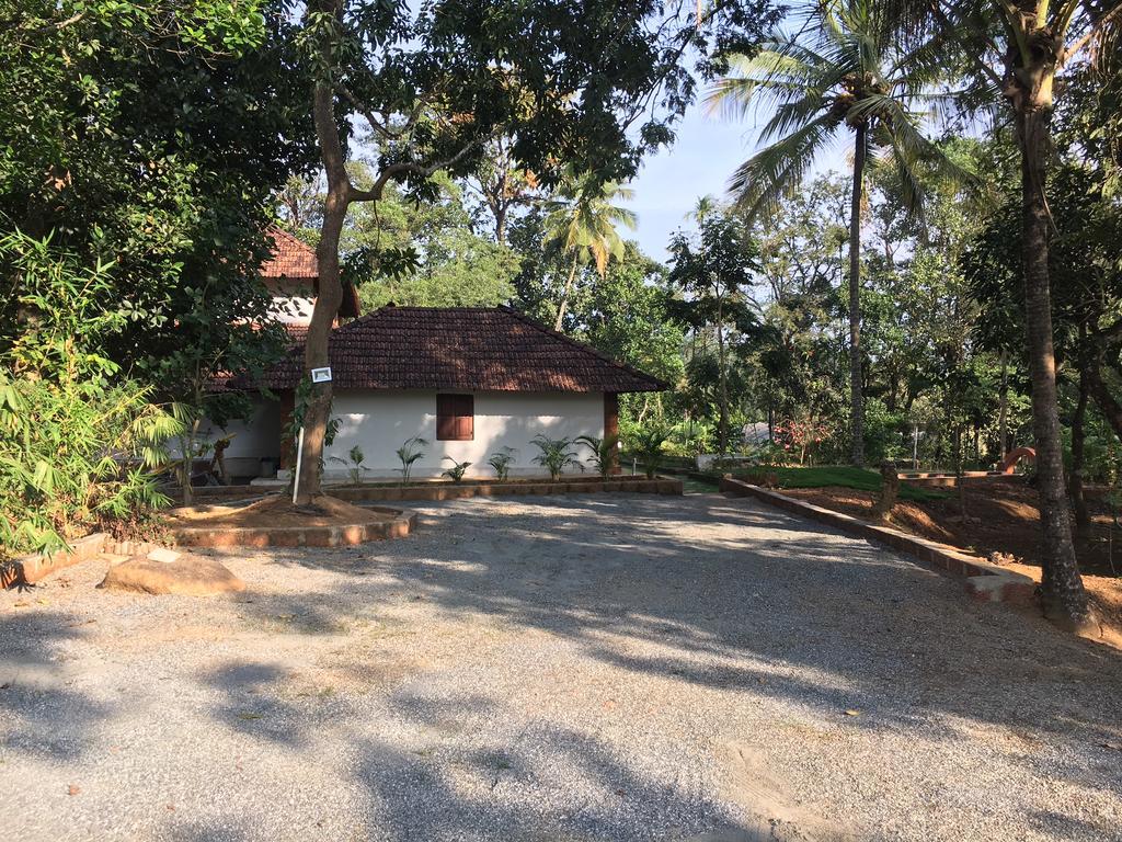 Palkadavu Warium Villa Манантавади Экстерьер фото